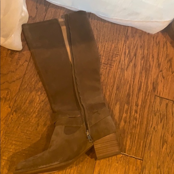 Boots - Picture 3 of 5